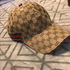 Gucci hat, used once, perfect condition